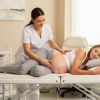 Comment se former au massage pr&eacute;natal pour mieux accompagner les femmes enceintes ?